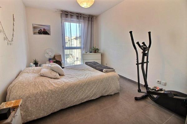 BD CHARLES NEDELEC/PROCHE GARE ST CHARLES.Appartement type 2 avec terrasse et place de parking.
