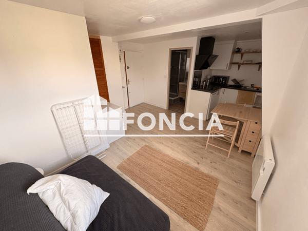 Location Studio meublé 21 m² - 20 RUE ST PIERRE LE PUELLIER Poitiers 86000