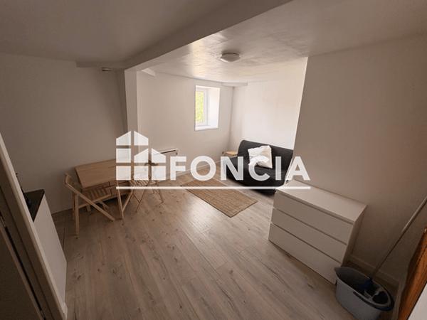 Location Studio meublé 21 m² - 20 RUE ST PIERRE LE PUELLIER Poitiers 86000