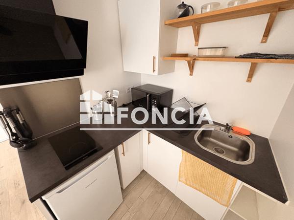 Location Studio meublé 21 m² - 20 RUE ST PIERRE LE PUELLIER Poitiers 86000