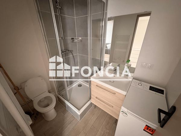 Location Studio meublé 21 m² - 20 RUE ST PIERRE LE PUELLIER Poitiers 86000