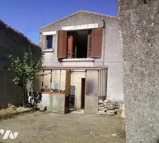 Maison de village avec dépendances et cour - Exposition plein sud