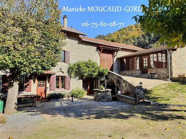 Beauzac 43590 Maison en pierre rénovée 150 m²  4 chambres terrain clos 1489m²