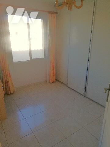 A proximité du centre-ville et commerces, jolie maison récente de plain-pied avec garage et jardin