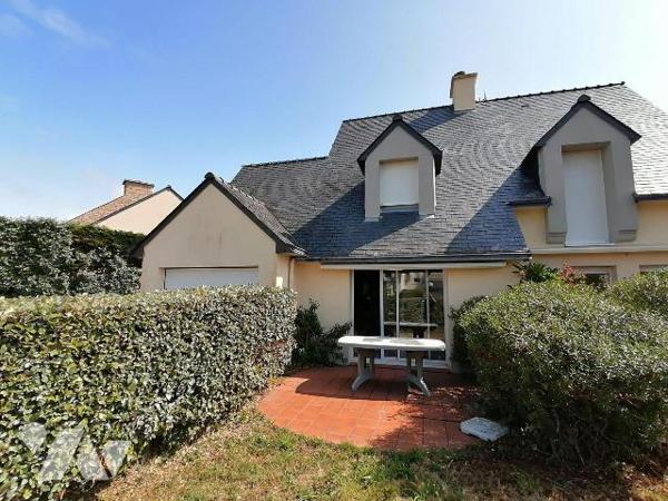 EXCLUSIVITÉ TRENTE CINQ NOTAIRES
À Sarzeau, au coeur du quartier prisé de Saint-Jacques et à s...