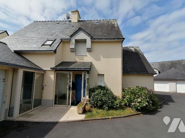 EXCLUSIVITÉ TRENTE CINQ NOTAIRES
À Sarzeau, au coeur du quartier prisé de Saint-Jacques et à s...