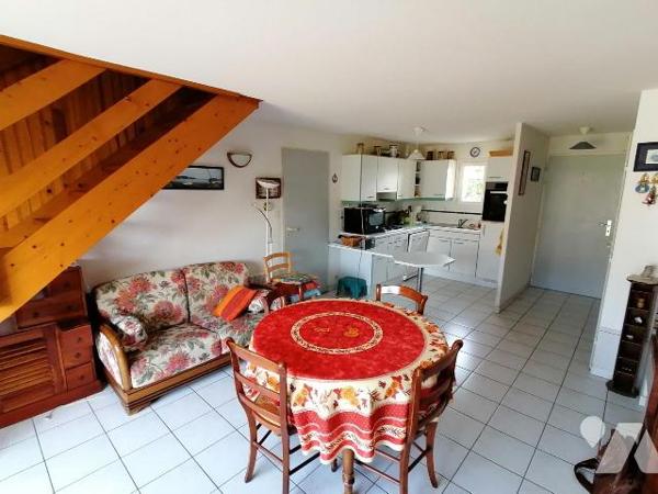 EXCLUSIVITÉ TRENTE CINQ NOTAIRES
À Sarzeau, au coeur du quartier prisé de Saint-Jacques et à s...