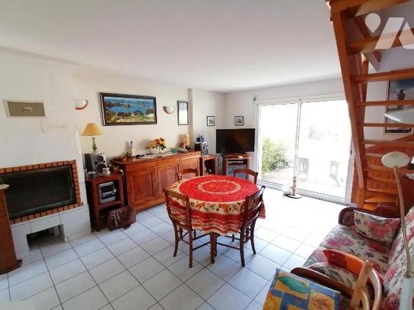 EXCLUSIVITÉ TRENTE CINQ NOTAIRES
À Sarzeau, au coeur du quartier prisé de Saint-Jacques et à s...