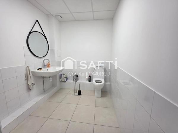 Bureau de 161m² dans Immeuble de 2011 à Achères