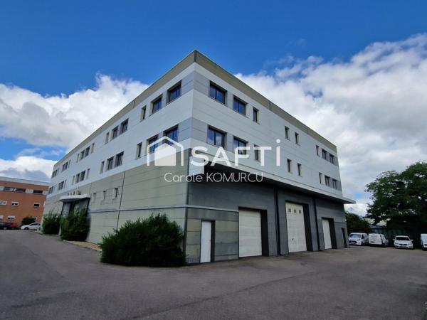 Bureau de 161m² dans Immeuble de 2011 à Achères