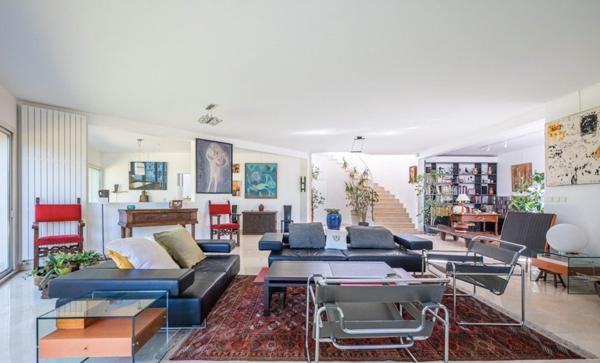 Maison contemporaine d’architecte – 284 m² – Jardin arboré et dépendances