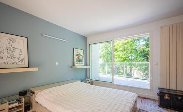 Maison contemporaine d’architecte – 284 m² – Jardin arboré et dépendances