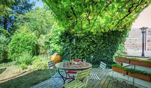 Maison contemporaine d’architecte – 284 m² – Jardin arboré et dépendances