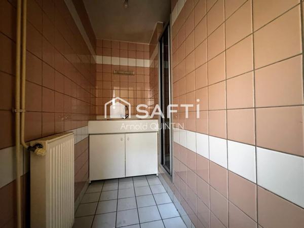 Immeuble 2 appartements + local commercial