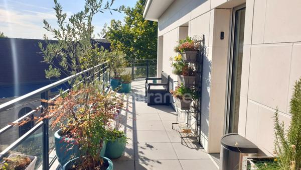Appartement 4 pièces dernier étage avec terrasse de 52 m2 SAINT MAUR DES FOSSES (94)