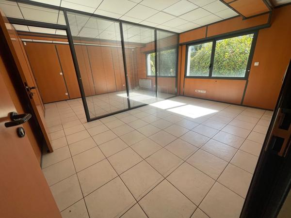 Immeuble de bureaux indépendant de 400 m2, proche gare et autoroute