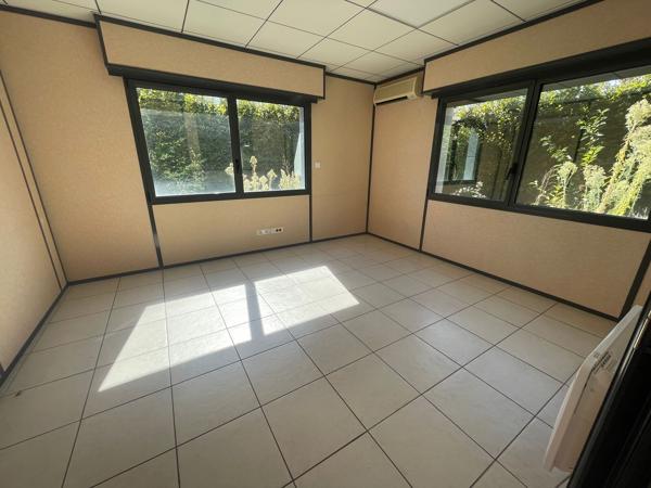 Immeuble de bureaux indépendant de 400 m2, proche gare et autoroute