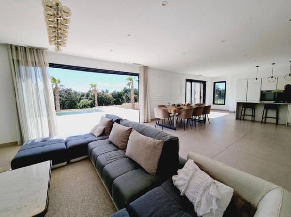 Maison familiale avec piscine et grand terrain