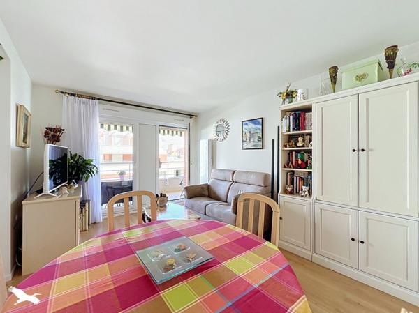 Appartement 347 000 € Courbevoie 2 p 46 m² DPE C