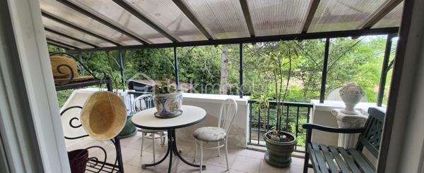 Découvrez cette maison à vendre de 251 m² datant de 1992 à Villeneuve -sur Bellot 27 min de la Ferté-sous-Jouarre , offrant un cadre de vie convivial et spacieux. Située dans un environnement où tranquillité et qualité de vie se rencontrent, elle se distingue par sa grande surface habitable et son joli jardin accessible depuis une terrasse.
Une vue imprenable sur la verdure de Villeneuve-sur-Bellot.

Cette maison de 7 pièces offre de nombreux espaces :
- 4 chambres 
-Cuisine fonctionnelle  ouverte ou fermée selon vos envies sur la pièce de vie
-Double salon salle à manger avec une vue exceptionnelle.
 -2 toilettes 
-Salle de bain et salle d'eau

Sous-sol total aménagé en plusieurs pièces, dont une cuisine aménagé ,espace jeu  ,espace bureau , atelier ...

Un jardin de 1799m² entretenu et magnifique qui fait le tour de la maison.

 Bien agencé, ce bien est à visiter sans tarder.

Chauffage au fioul 
La consommation fioul par an 2800e 3200€ 

Profitez du calme absolu et d'une terrasse agréable pour des moments en famille. Je suis à votre disposition pour toute information supplémentaire. Contactez Aurélie Tombette pour découvrir ce bien rare sur le marché!