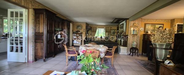 Découvrez cette maison à vendre de 251 m² datant de 1992 à Villeneuve -sur Bellot 27 min de la Ferté-sous-Jouarre , offrant un cadre de vie convivial et spacieux. Située dans un environnement où tranquillité et qualité de vie se rencontrent, elle se distingue par sa grande surface habitable et son joli jardin accessible depuis une terrasse.
Une vue imprenable sur la verdure de Villeneuve-sur-Bellot.

Cette maison de 7 pièces offre de nombreux espaces :
- 4 chambres 
-Cuisine fonctionnelle  ouverte ou fermée selon vos envies sur la pièce de vie
-Double salon salle à manger avec une vue exceptionnelle.
 -2 toilettes 
-Salle de bain et salle d'eau

Sous-sol total aménagé en plusieurs pièces, dont une cuisine aménagé ,espace jeu  ,espace bureau , atelier ...

Un jardin de 1799m² entretenu et magnifique qui fait le tour de la maison.

 Bien agencé, ce bien est à visiter sans tarder.

Chauffage au fioul 
La consommation fioul par an 2800e 3200€ 

Profitez du calme absolu et d'une terrasse agréable pour des moments en famille. Je suis à votre disposition pour toute information supplémentaire. Contactez Aurélie Tombette pour découvrir ce bien rare sur le marché!