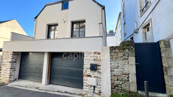Quimper (29) - Maison centre ville de 75,21 m² habitable - 124 m² utiles - Terrasse - Double garage.