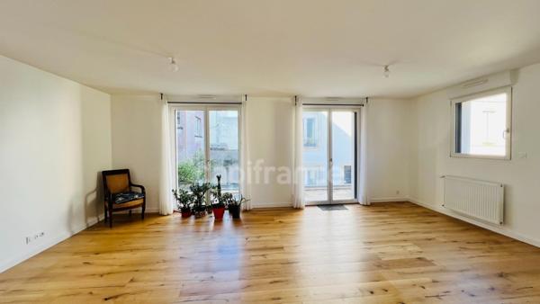 Quimper (29) - Maison centre ville de 75,21 m² habitable - 124 m² utiles - Terrasse - Double garage.