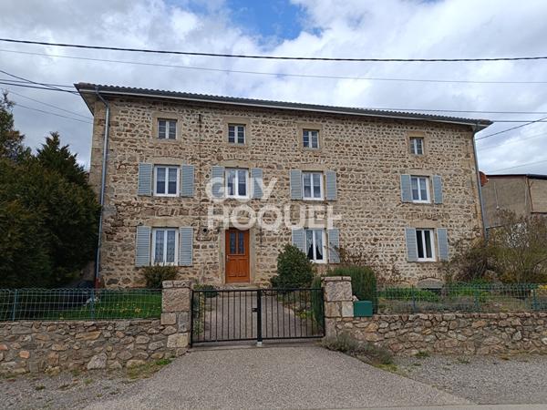Maison en pierre avec dépendances