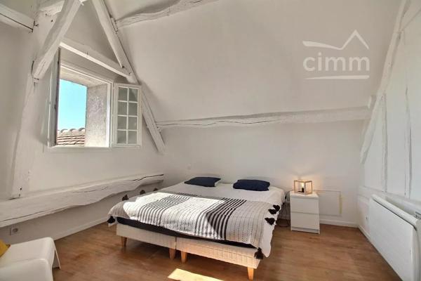 SUPERBE LONGERE DE CARACTERE - 224m² - BALLAN-MIRE