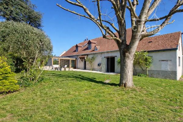 SUPERBE LONGERE DE CARACTERE - 224m² - BALLAN-MIRE