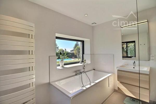 SUPERBE LONGERE DE CARACTERE - 224m² - BALLAN-MIRE