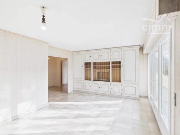 Amateurs de rénovation complète : ce bien est une véritable opportunité.