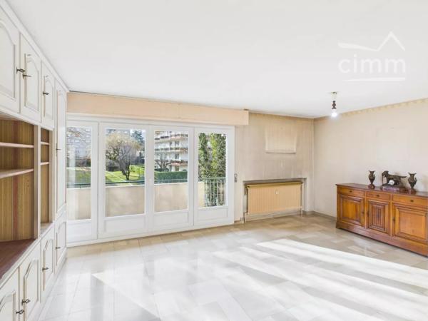 Amateurs de rénovation complète : ce bien est une véritable opportunité.