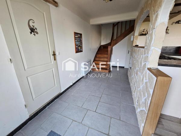 Maison familiale à fort potentiel - 250 m² et 1739 m² de terrain - dépendances, salle de réception, vue dégagée