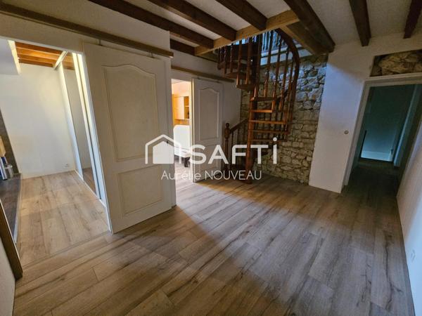 Maison familiale à fort potentiel - 250 m² et 1739 m² de terrain - dépendances, salle de réception, vue dégagée