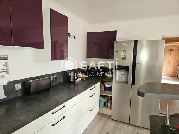 Maison familiale à fort potentiel - 250 m² et 1739 m² de terrain - dépendances, salle de réception, vue dégagée