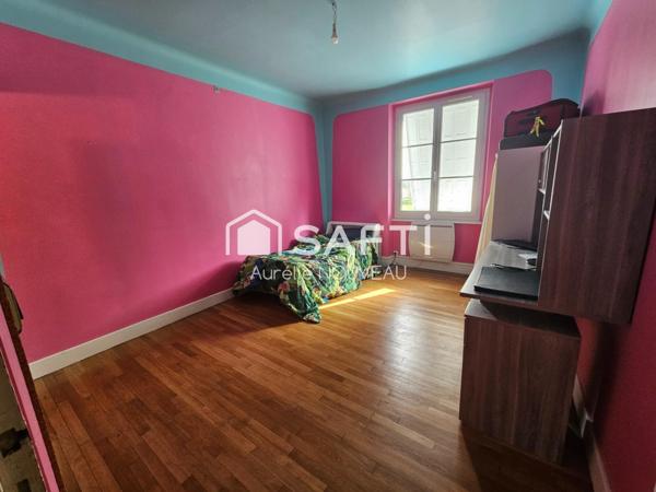 Maison familiale à fort potentiel - 250 m² et 1739 m² de terrain - dépendances, salle de réception, vue dégagée