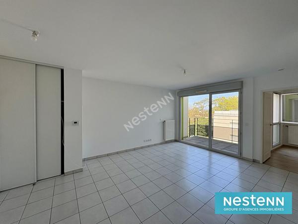 APPARTEMENT DE TYPE 2 DE 42.25M² AU DERNIER ÉTAGE AVEC BALCON ET PARKING / MEYZIEU