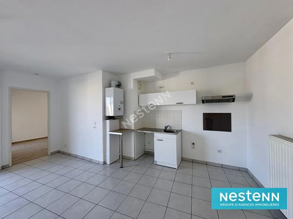 APPARTEMENT DE TYPE 2 DE 42.25M² AU DERNIER ÉTAGE AVEC BALCON ET PARKING / MEYZIEU