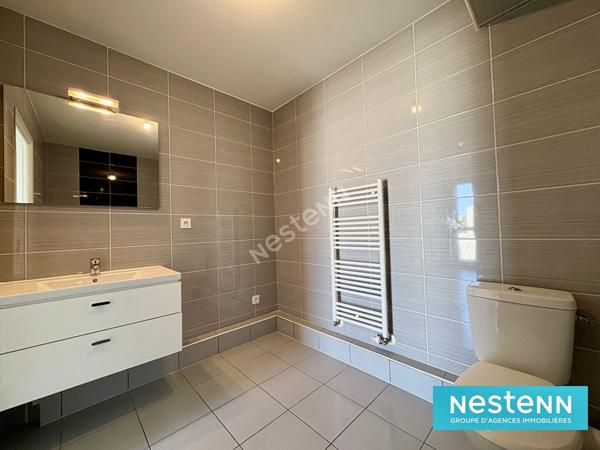 APPARTEMENT DE TYPE 2 DE 42.25M² AU DERNIER ÉTAGE AVEC BALCON ET PARKING / MEYZIEU