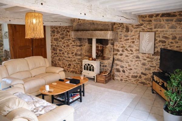 Longère rénovée, dépendances et 2,69 Ha 234 800 € H.A.I.*