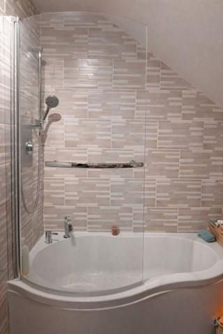 Longère rénovée, dépendances et 2,69 Ha 234 800 € H.A.I.*