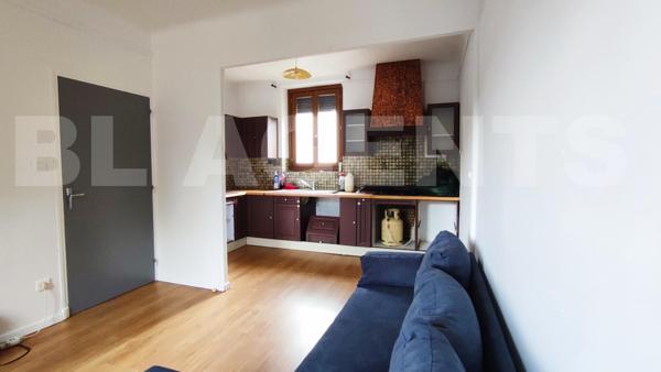 Immeuble 1 appartement + local commerciale.