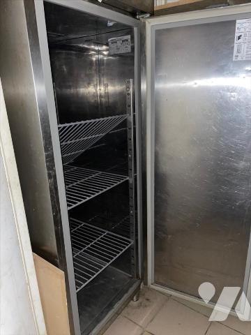 Hyper centre dans quartier historique (rue piétonne commerçante).Bâtiment du 16 éme avec façade...