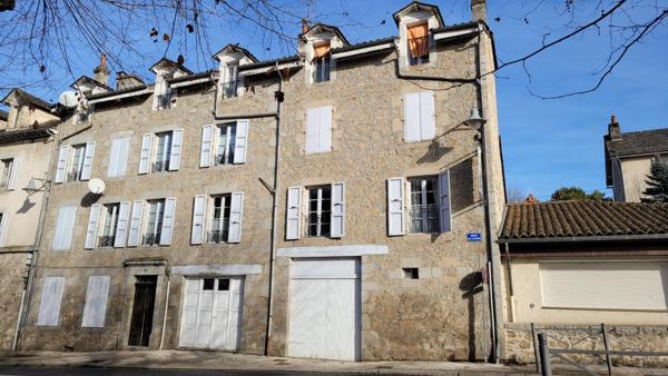 Bel immeuble avec terrain et garage