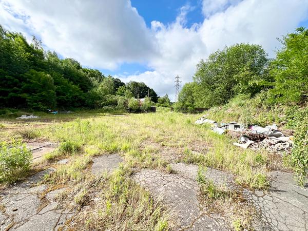 INVESTISSEMENT ENSEMBLE IMMOBILIER DE 1,14 HECTARE AVEC 52 ARES CONSTRUCTIBLES ET HALL D'ACTIVITÉS DE 500 M²