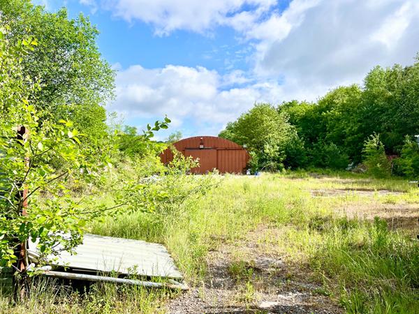 INVESTISSEMENT ENSEMBLE IMMOBILIER DE 1,14 HECTARE AVEC 52 ARES CONSTRUCTIBLES ET HALL D'ACTIVITÉS DE 500 M²