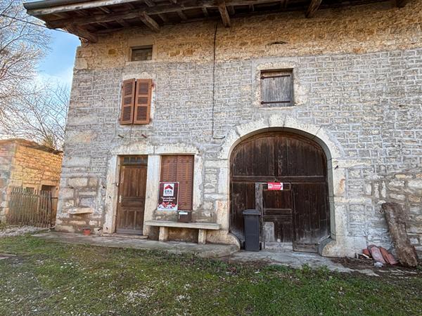 Hautecourt-Romanèche,  Charmante Maison en pierre 4 chambres, grange dépendances