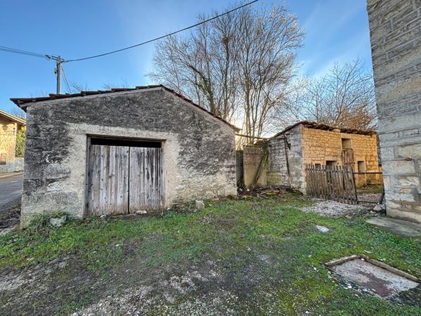 Hautecourt-Romanèche,  Charmante Maison en pierre 4 chambres, grange dépendances