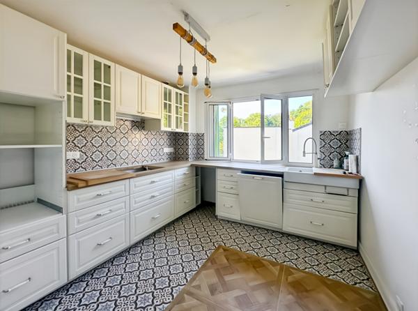 Maison avec sous-sol total à Verrières-le-Buisson, 3 chambres , Proche foret.